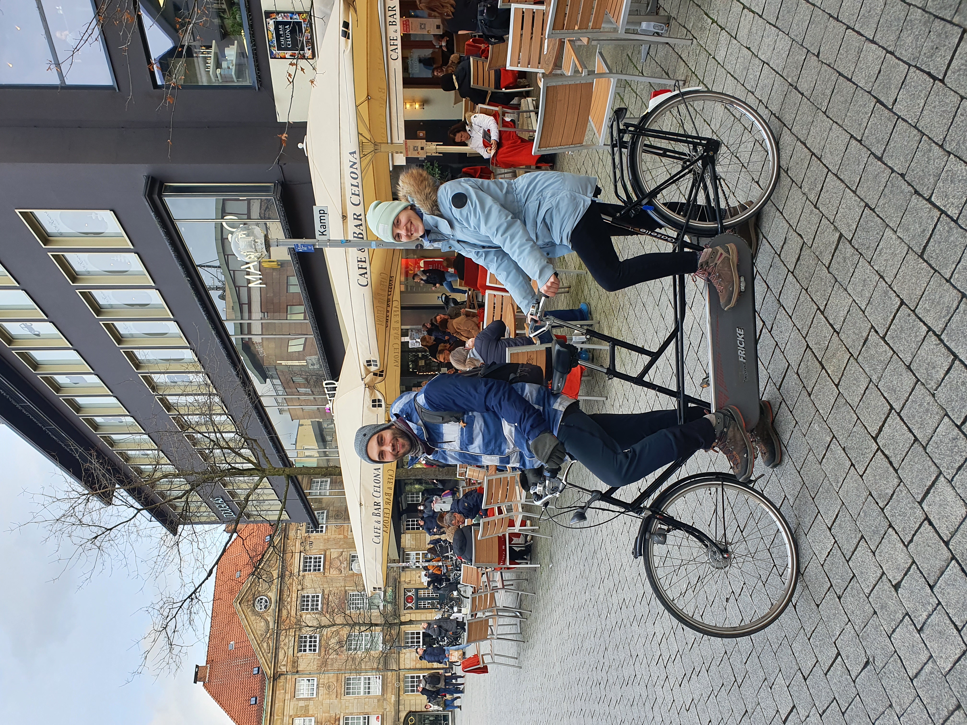 Tandem cycling in the city